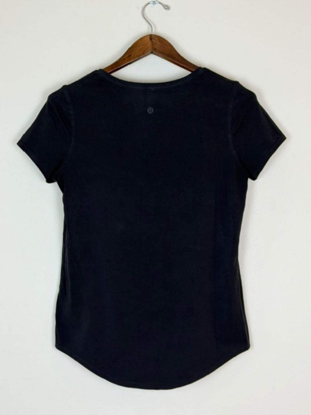 Lululemon Basic Black Scoop Neck T-Shirt Cap Sleeve Minimalist Estimated Size 8 - Picture 2 of 4